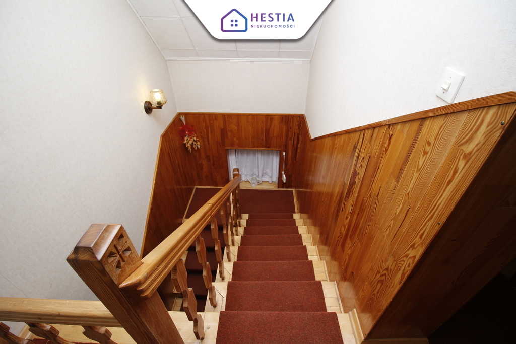 Dom wolnostojący z ogrodem w spokojnej okolicy. (19)