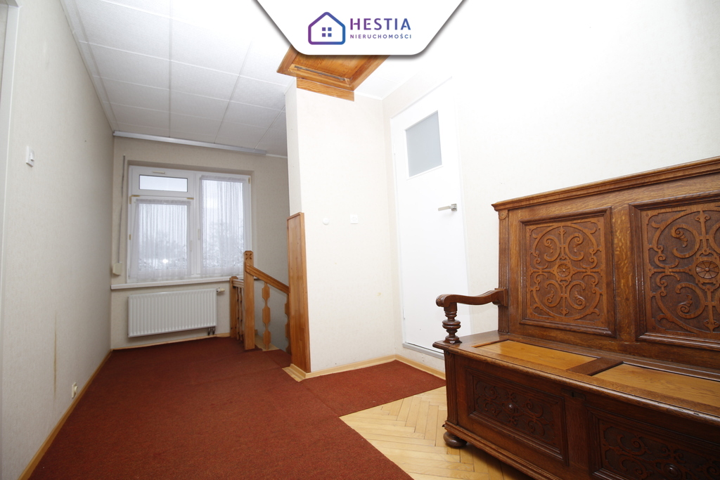 Dom wolnostojący z ogrodem w spokojnej okolicy. (18)