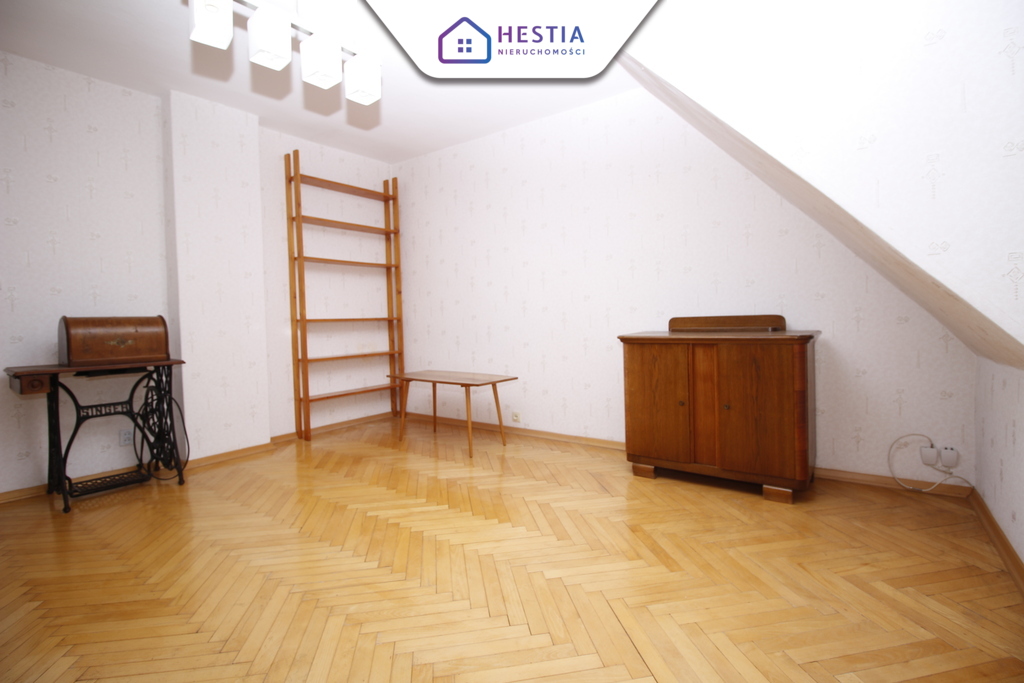 Dom wolnostojący z ogrodem w spokojnej okolicy. (10)