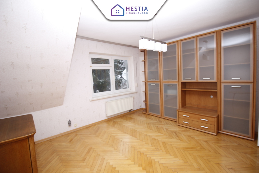 Dom wolnostojący z ogrodem w spokojnej okolicy. (8)