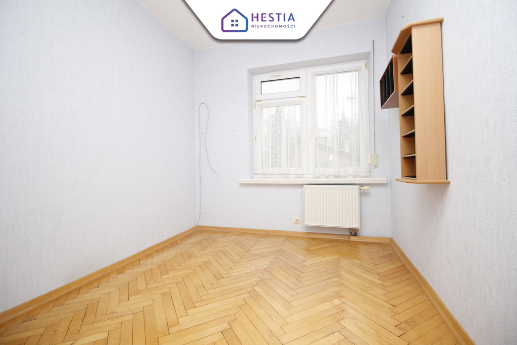 Dom wolnostojący z ogrodem w spokojnej okolicy. (11)