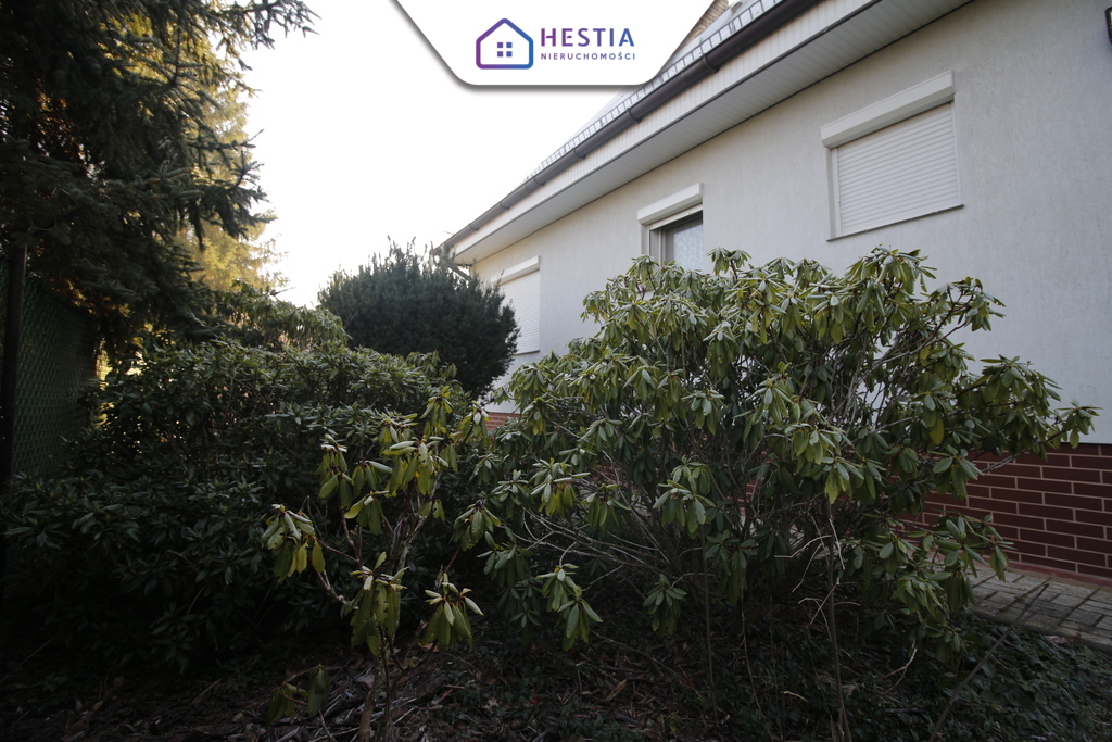 Dom wolnostojący z ogrodem w spokojnej okolicy. (1)