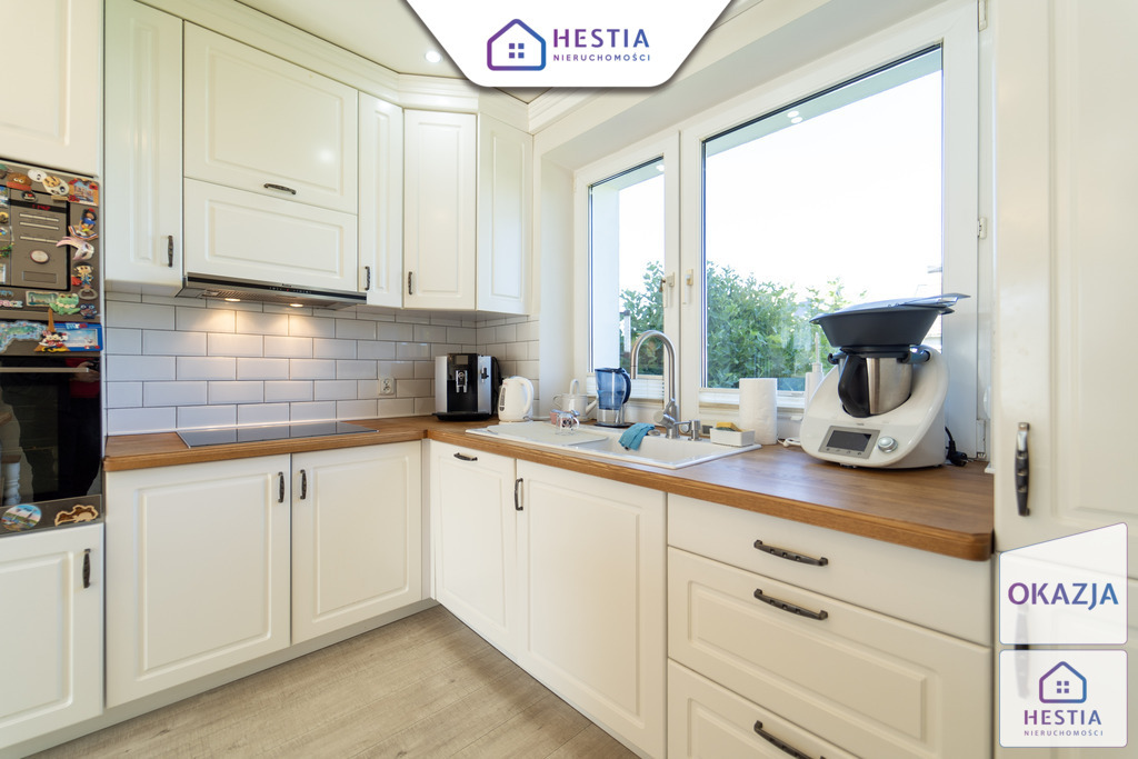 Dom wolnostojący, w całości podpiwniczony. (11)