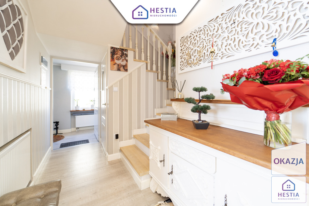 Dom wolnostojący, w całości podpiwniczony. (16)