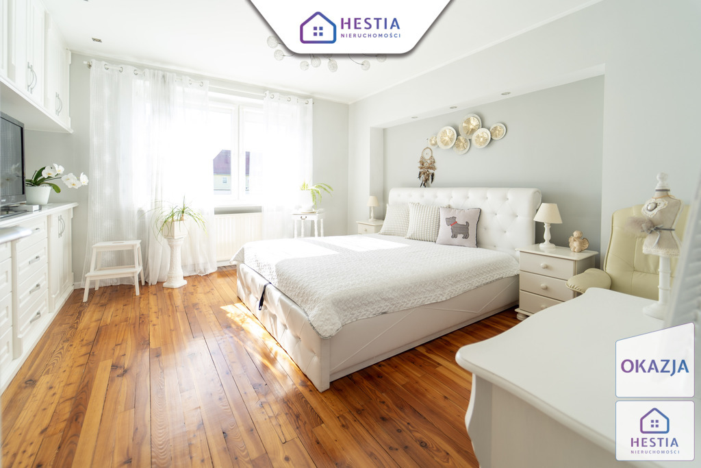 Dom wolnostojący, w całości podpiwniczony. (20)