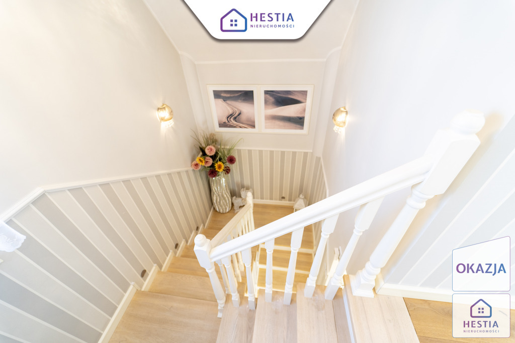 Dom wolnostojący, w całości podpiwniczony. (30)