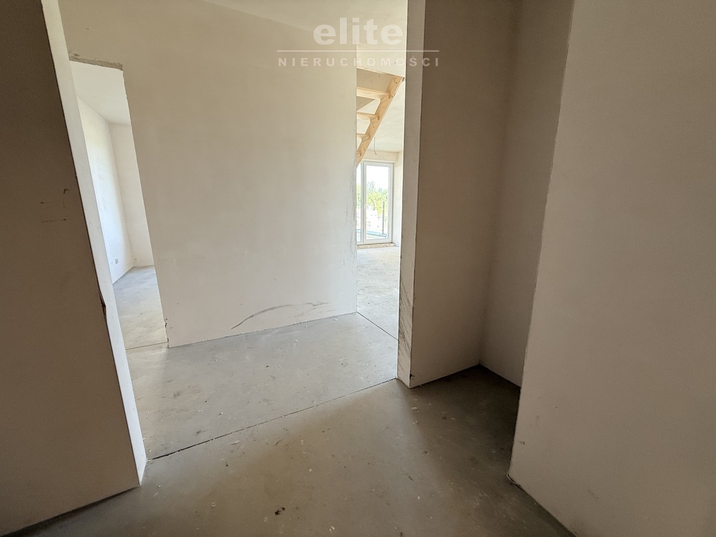 Mieszkanie 2 poziomowe z ogródkiem i 5 pokojami (6)