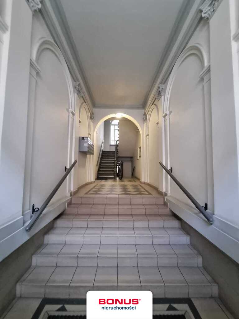 4 pokoje, 128,52m2, 1 piętro idealne na kancelarię (22)