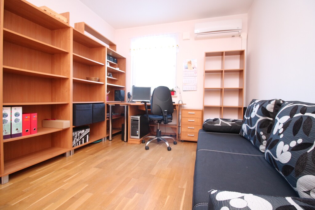 Dom w Sownie na osiedlu pod lasem z dużą działką (13)