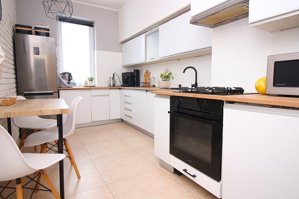 Funkcjonalne 2 pokojowe mieszkanie - piwnica (1)