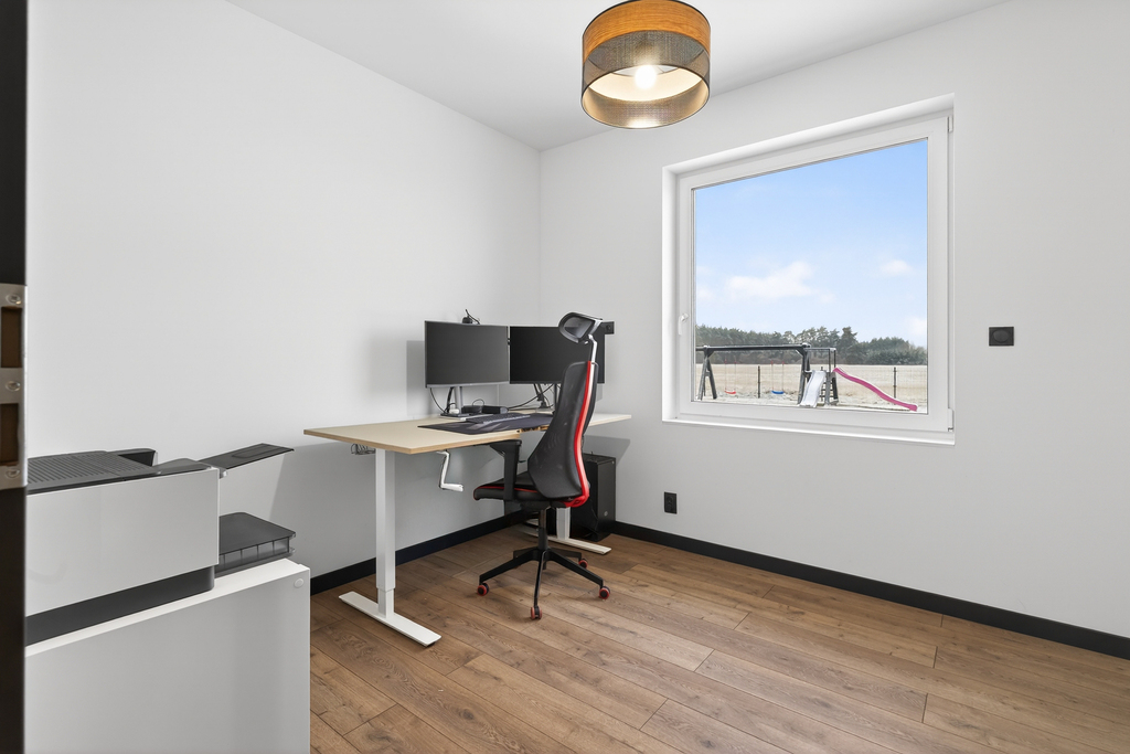 NOWOCZESNY DOM POD LASEM - WYSOKI STANDARD (6)