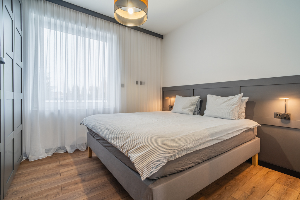 NOWOCZESNY DOM POD LASEM - WYSOKI STANDARD (9)