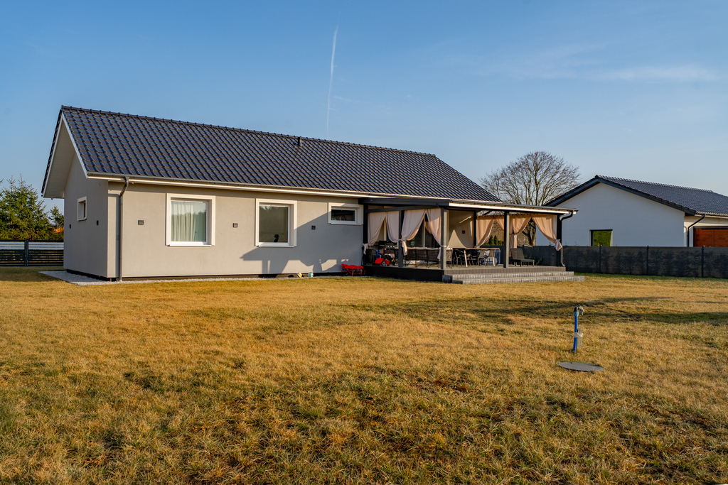 NOWOCZESNY DOM POD LASEM - Nowa Cena. (18)