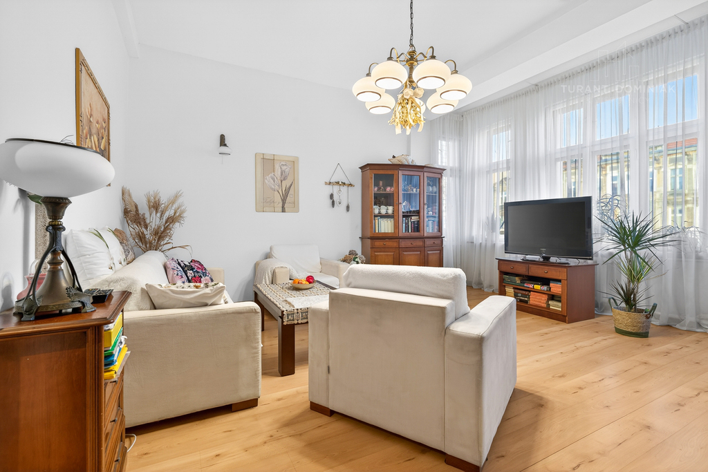 Mieszkanie 3-pokojowe w przedwojennej kamienicy (2)