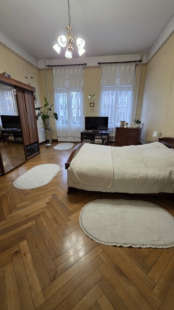 Mieszkanie kamienica na Piłsudskiego 1 piętro (1)