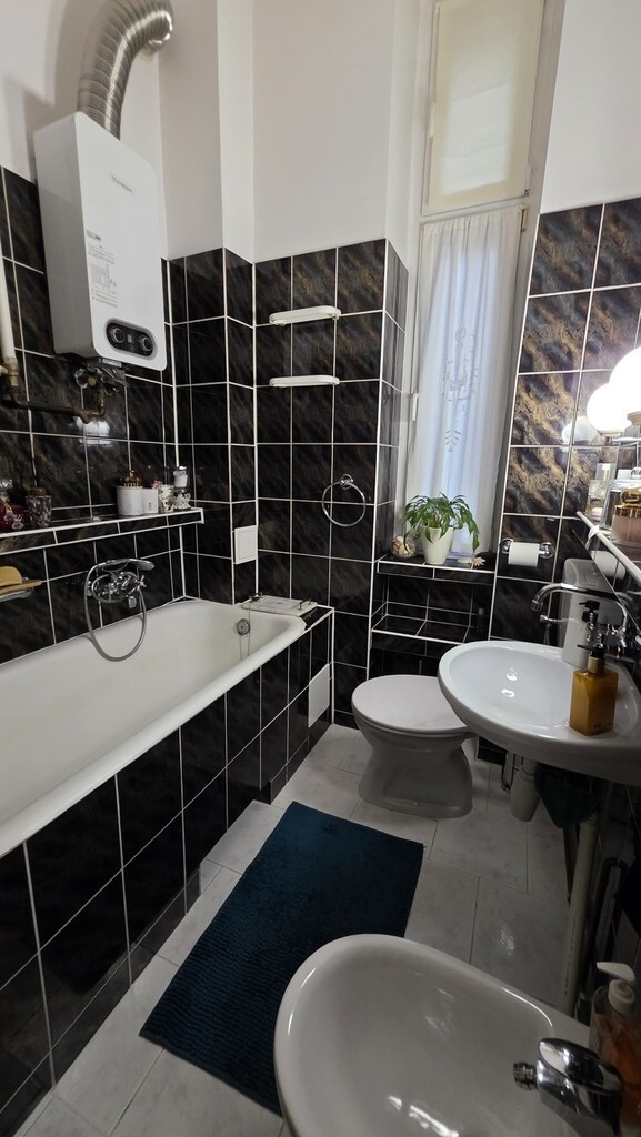 Mieszkanie kamienica na Piłsudskiego 1 piętro (9)