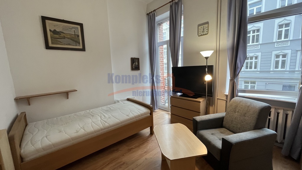 Do wynajęcia kawalerka przy Jasnych Błoniach. (2)