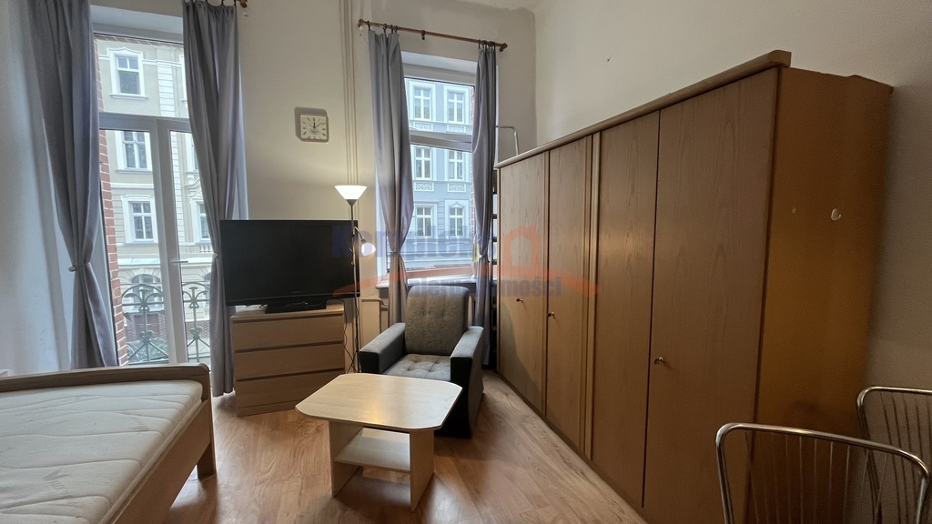 Do wynajęcia kawalerka przy Jasnych Błoniach. (3)