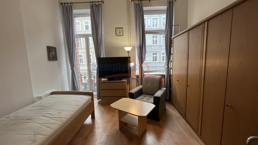 Do wynajęcia kawalerka przy Jasnych Błoniach. (4)