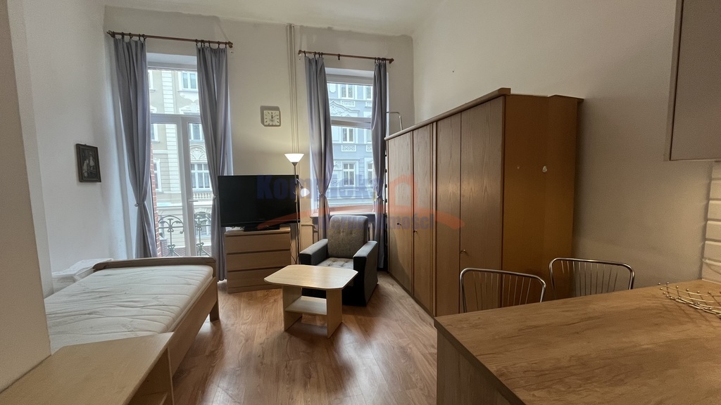 Do wynajęcia kawalerka przy Jasnych Błoniach. (5)