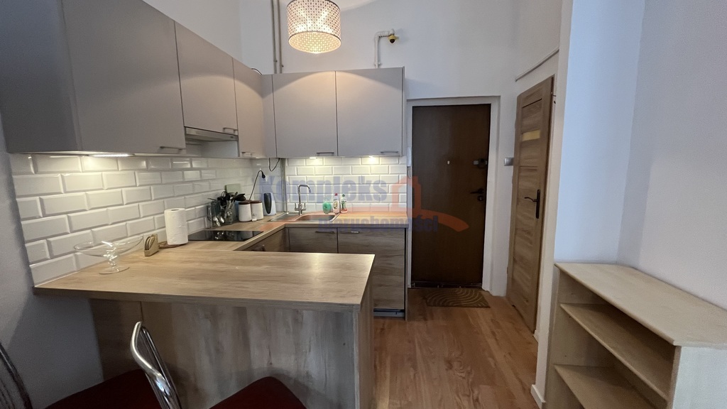 Do wynajęcia kawalerka przy Jasnych Błoniach. (6)