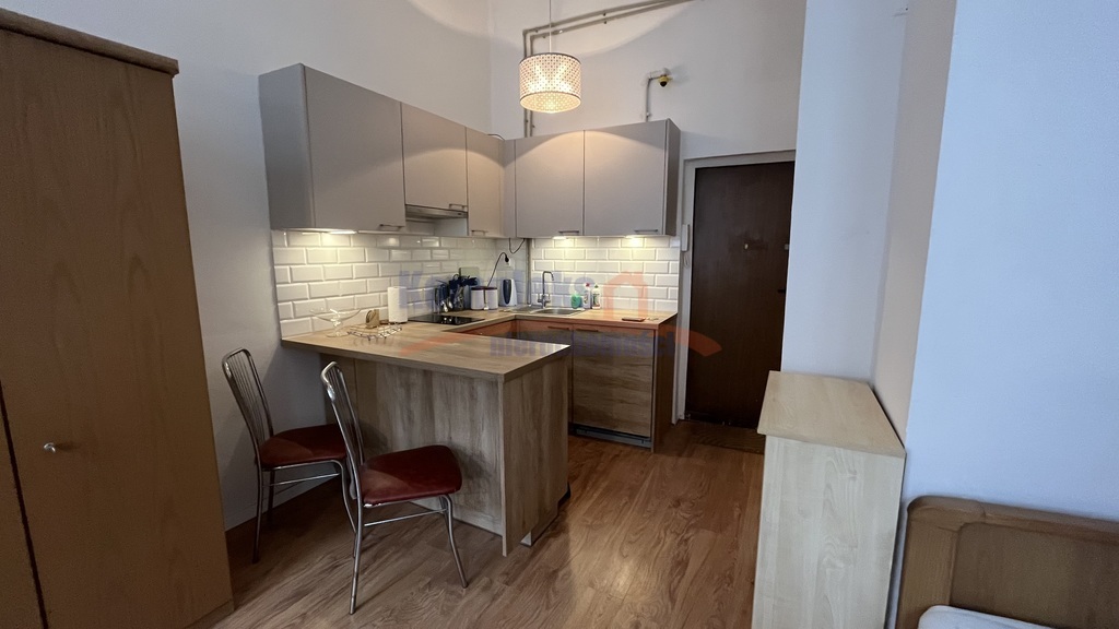 Do wynajęcia kawalerka przy Jasnych Błoniach. (7)