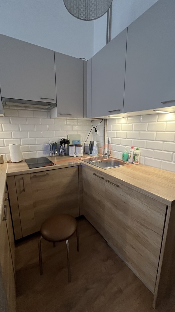 Do wynajęcia kawalerka przy Jasnych Błoniach. (8)