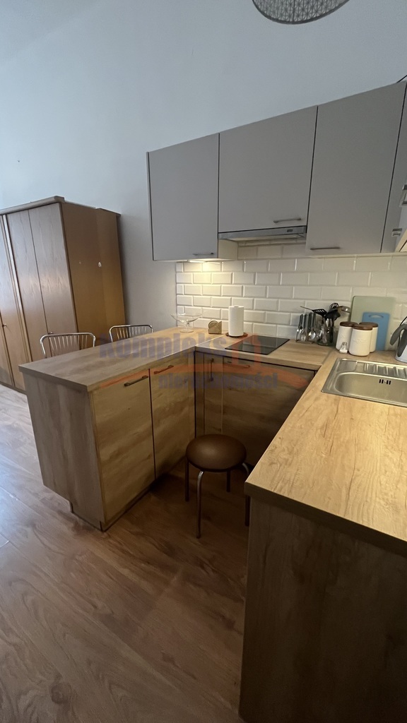 Do wynajęcia kawalerka przy Jasnych Błoniach. (9)