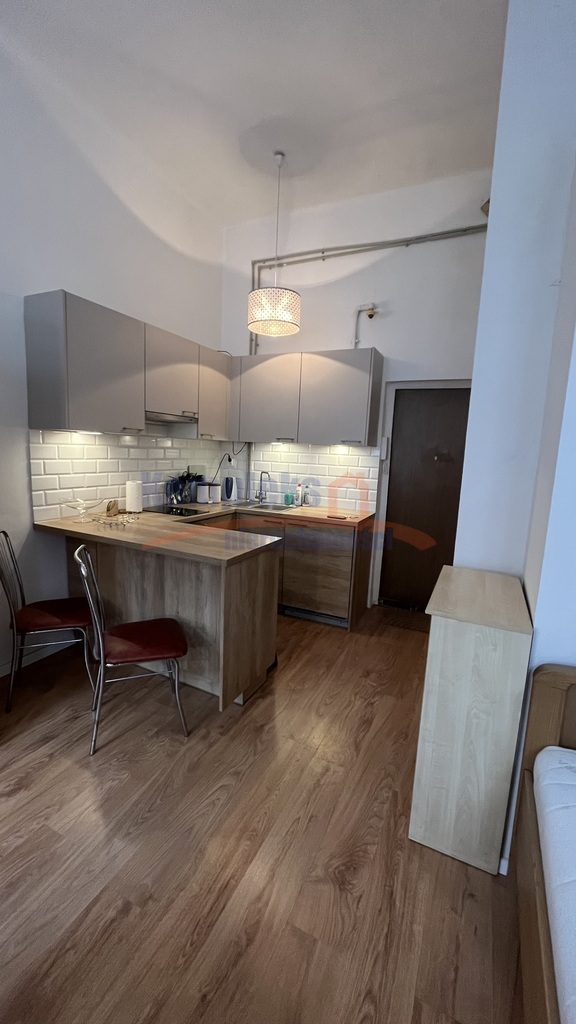 Do wynajęcia kawalerka przy Jasnych Błoniach. (10)