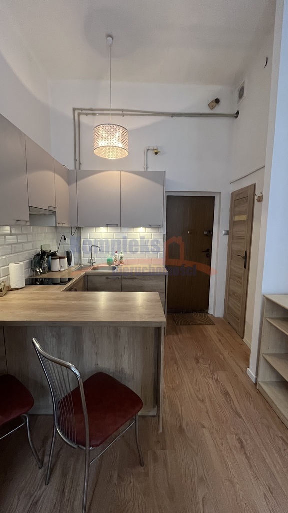 Do wynajęcia kawalerka przy Jasnych Błoniach. (11)