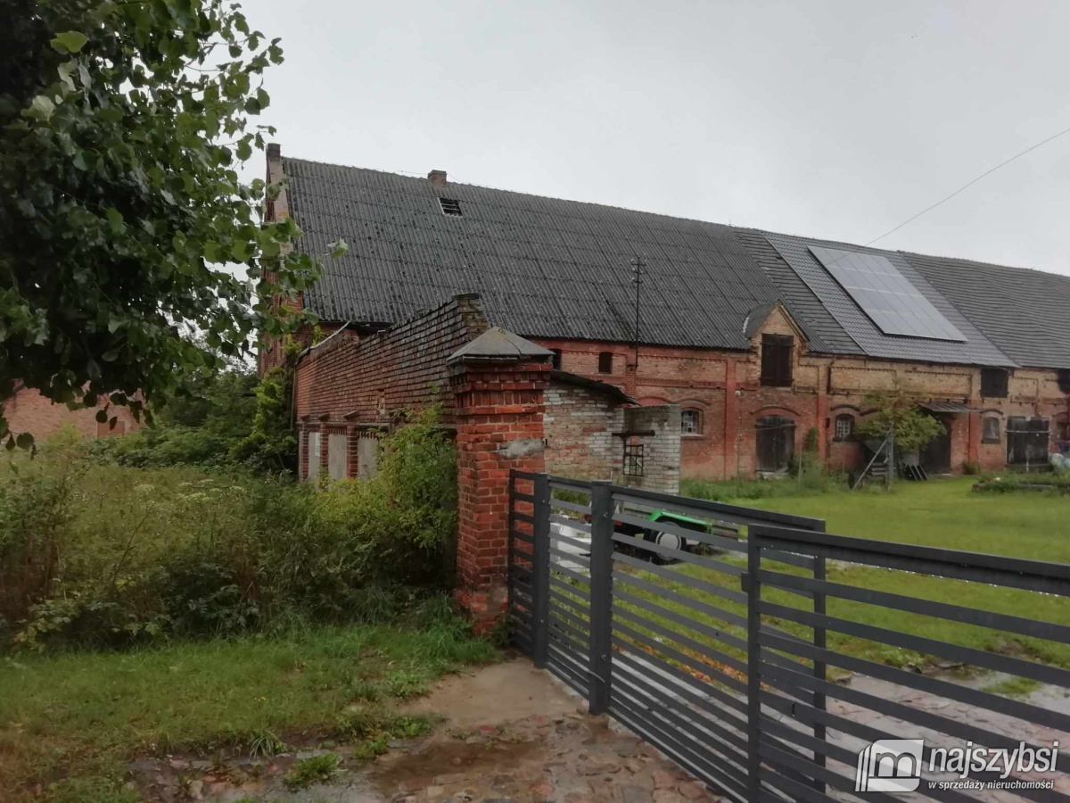 Budynek gospodarczy, który może być pięknym domem. (10)