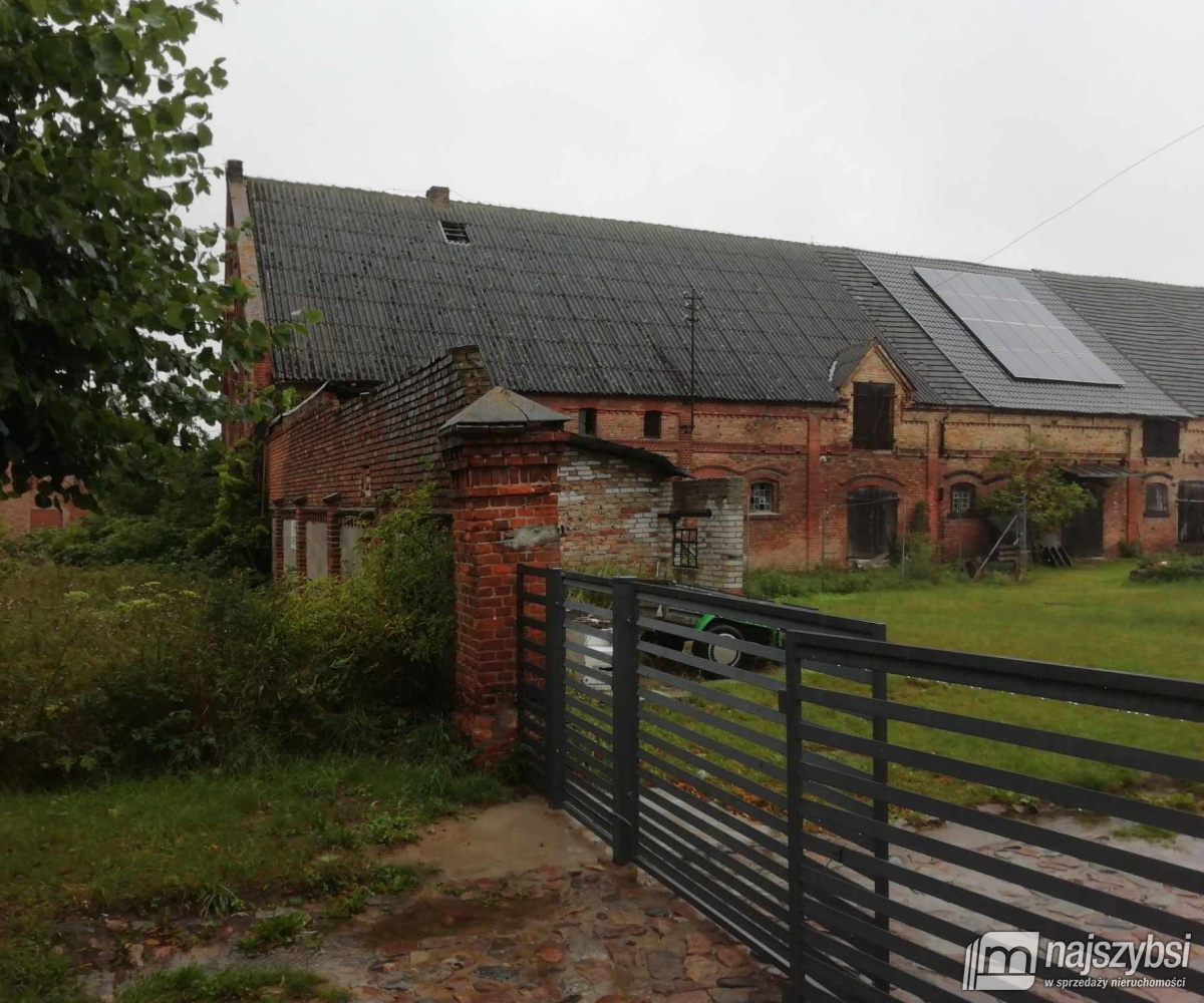 Budynek gospodarczy, który może być pięknym domem. (3)