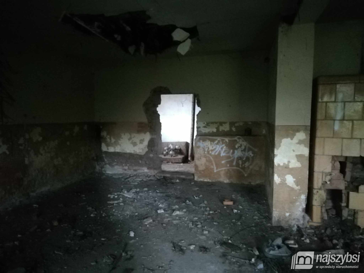 Budynek gospodarczy, który może być pięknym domem. (7)