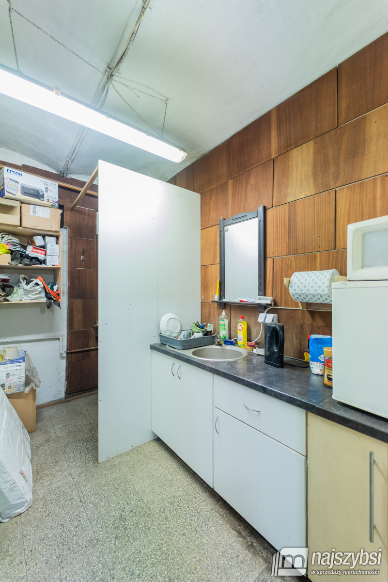 ŁOBEZ - BUDYNEK HANDLOWO - USŁUGOWY  W CENTRUM (13)