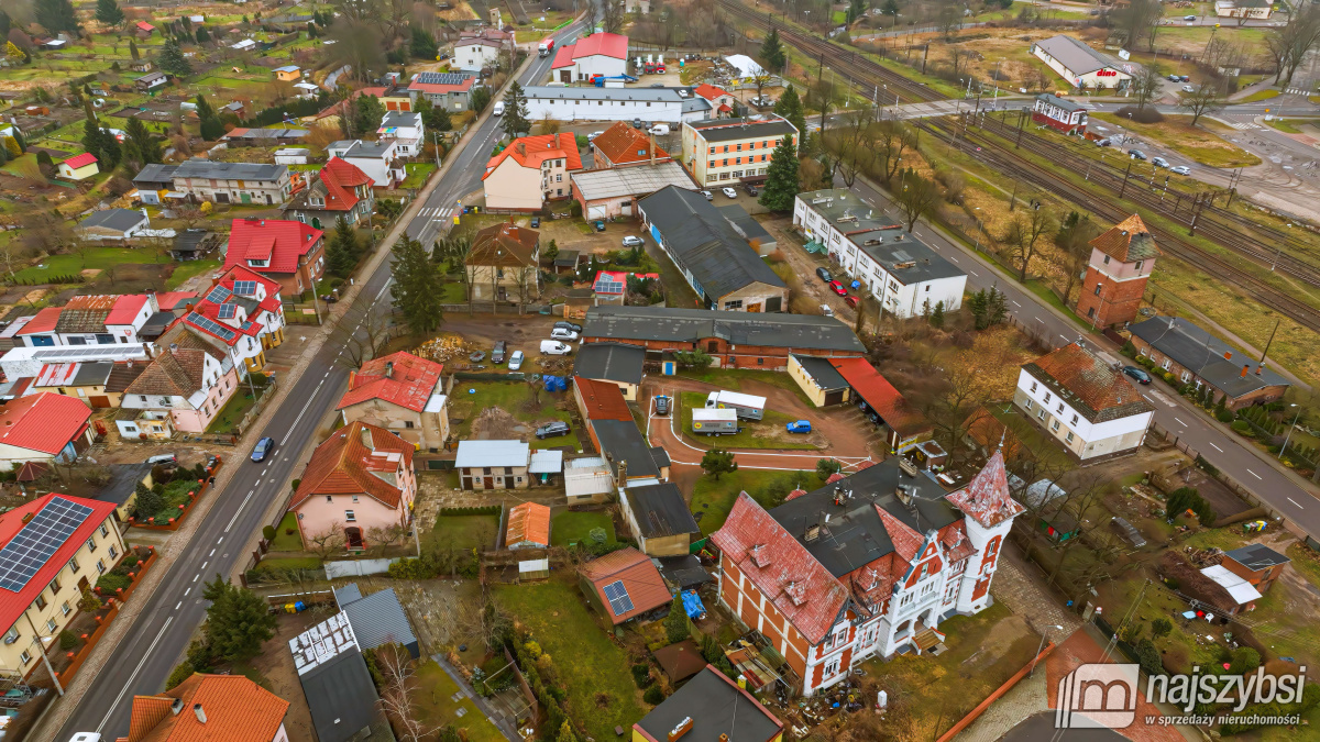 ŁOBEZ - BUDYNEK HANDLOWO - USŁUGOWY  W CENTRUM (17)