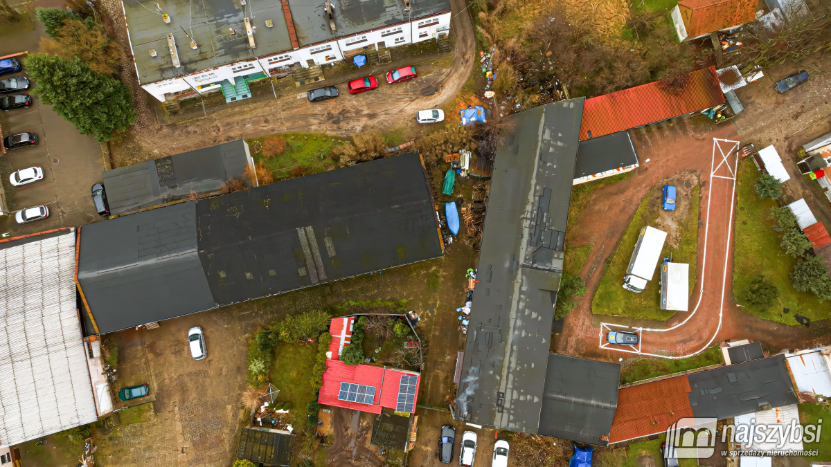 ŁOBEZ - BUDYNEK HANDLOWO - USŁUGOWY  W CENTRUM (18)