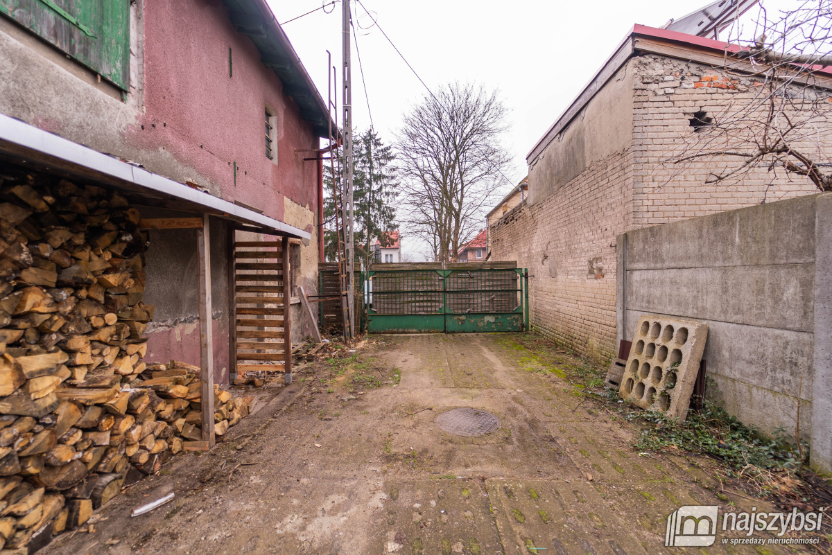 ŁOBEZ - BUDYNEK HANDLOWO - USŁUGOWY  W CENTRUM (3)