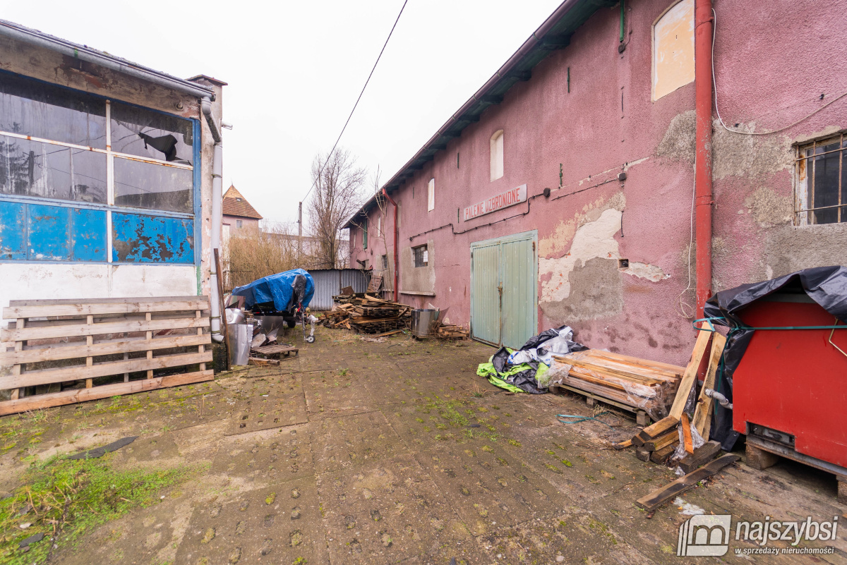 ŁOBEZ - BUDYNEK HANDLOWO - USŁUGOWY  W CENTRUM (4)