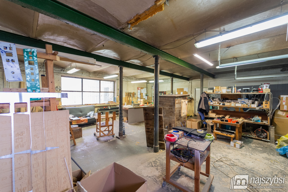 ŁOBEZ - BUDYNEK HANDLOWO - USŁUGOWY  W CENTRUM (6)