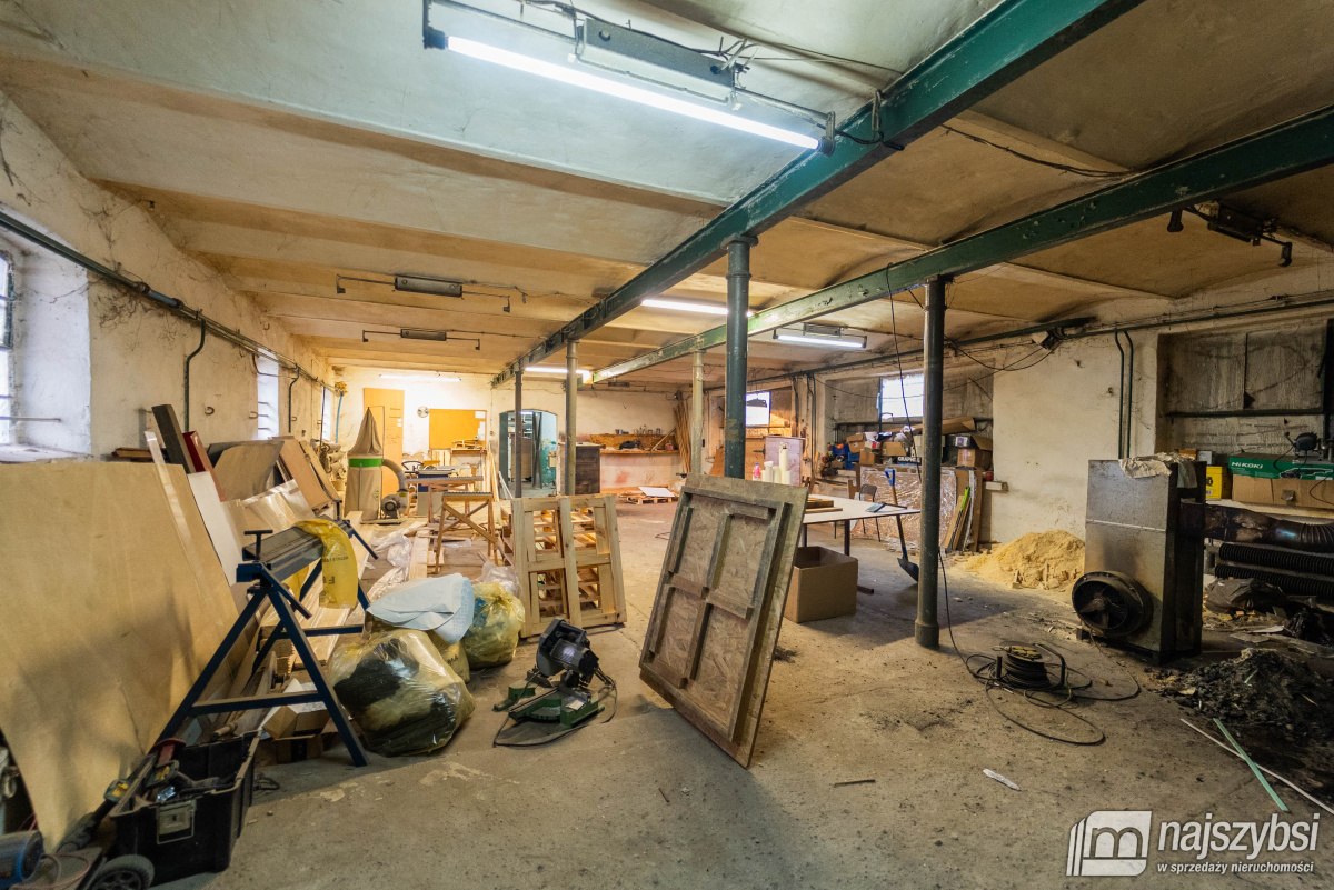 ŁOBEZ - BUDYNEK HANDLOWO - USŁUGOWY  W CENTRUM (8)