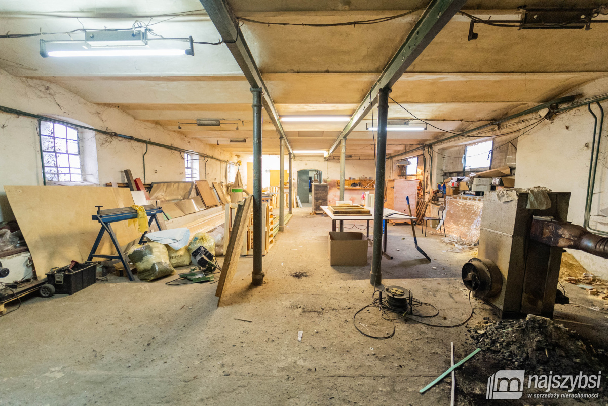 ŁOBEZ - BUDYNEK HANDLOWO - USŁUGOWY  W CENTRUM (9)