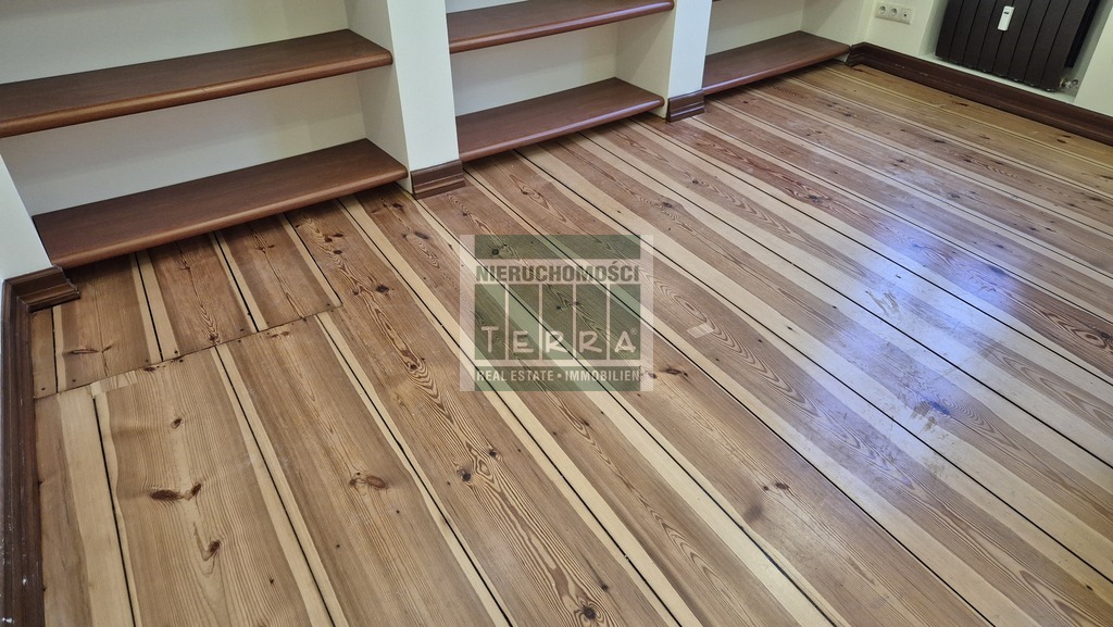 STYLOWE BIURO Z WIDOKIEM NA RATUSZ (2)