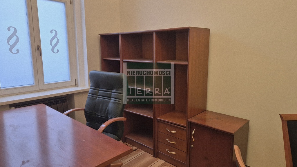 STYLOWE BIURO Z WIDOKIEM NA RATUSZ (4)