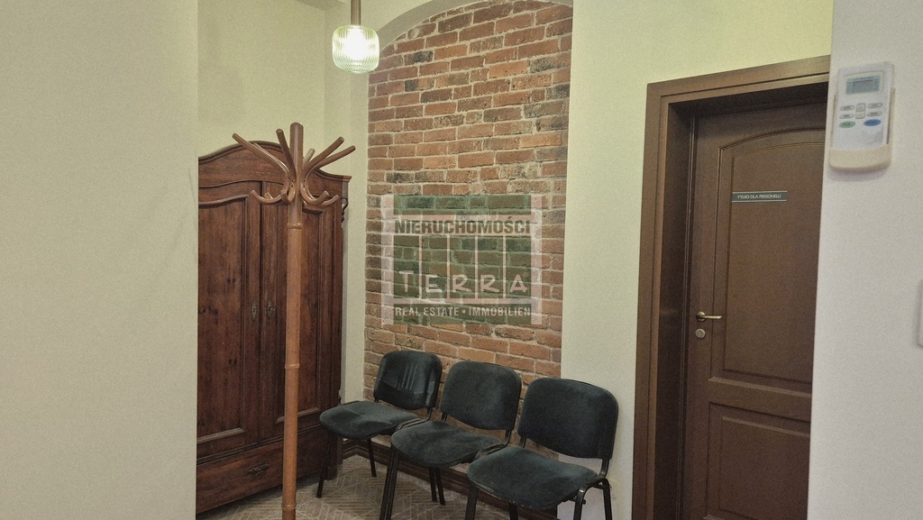 STYLOWE BIURO Z WIDOKIEM NA RATUSZ (6)