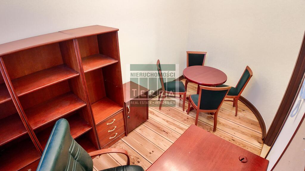 STYLOWE BIURO Z WIDOKIEM NA RATUSZ (17)