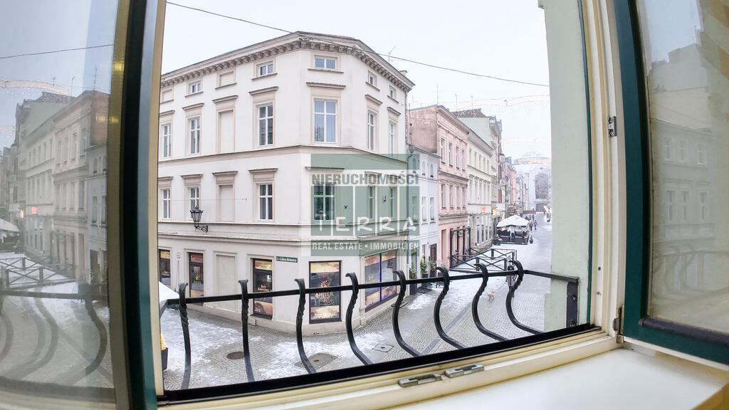 STYLOWE BIURO Z WIDOKIEM NA RATUSZ (16)