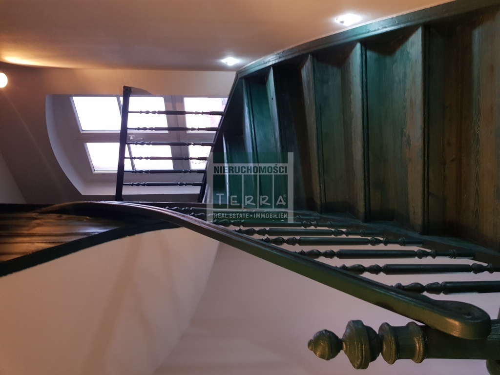 STYLOWE BIURO Z WIDOKIEM NA RATUSZ (21)