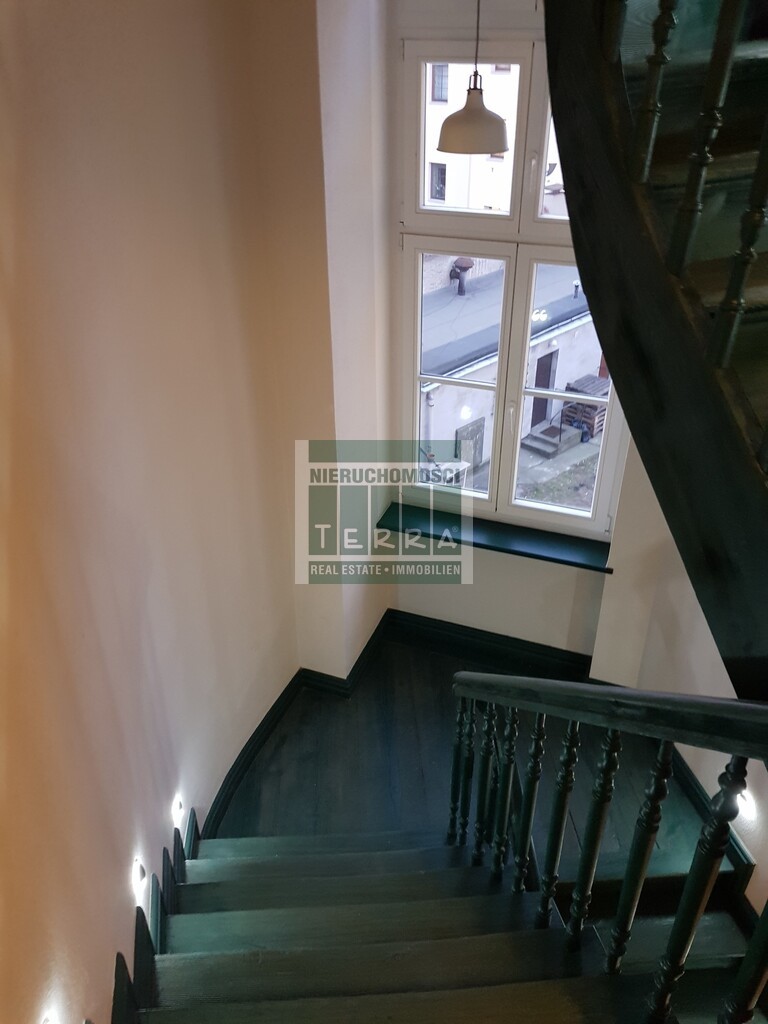 STYLOWE BIURO Z WIDOKIEM NA RATUSZ (11)