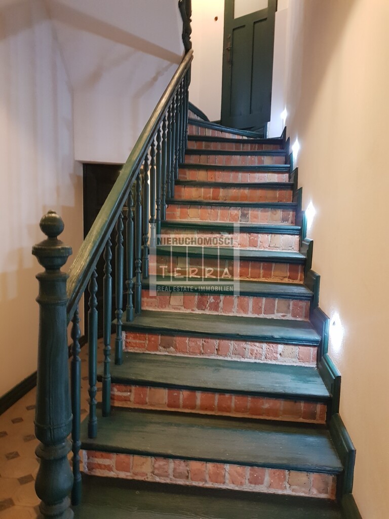 STYLOWE BIURO Z WIDOKIEM NA RATUSZ (10)