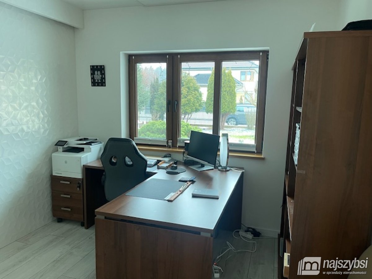 Tanowo- elegancki dom z ogródkiem japońskim (17)